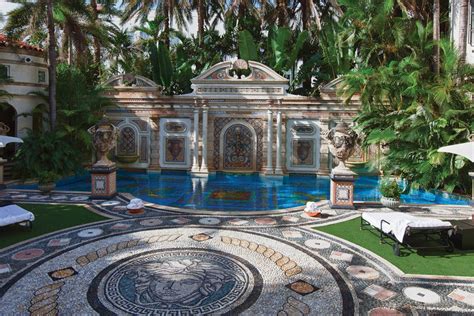 gianni versace maison prix|where does Gianni Versace live.